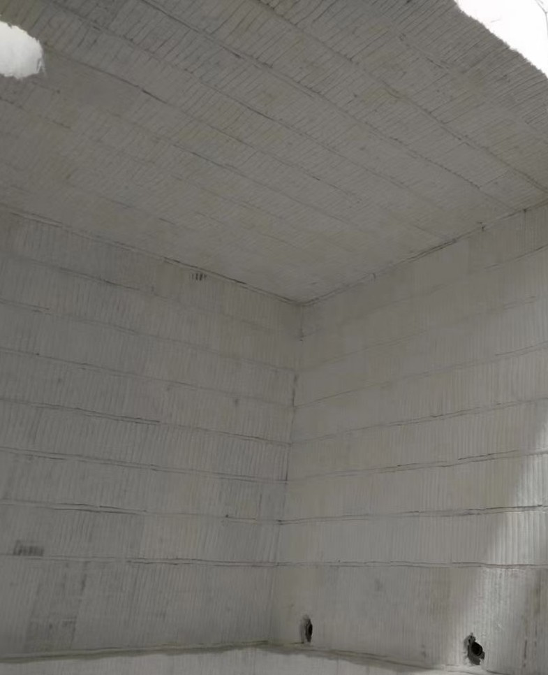 Ceramic fiber module installed in high temperature industrial furnace lining